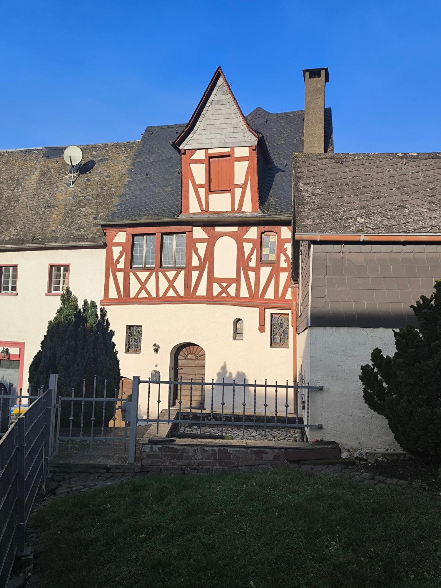 Апартаменти Moselperle- Urlaub Im Historischen Fachwerkhaeuschen Буллай Екстер'єр фото